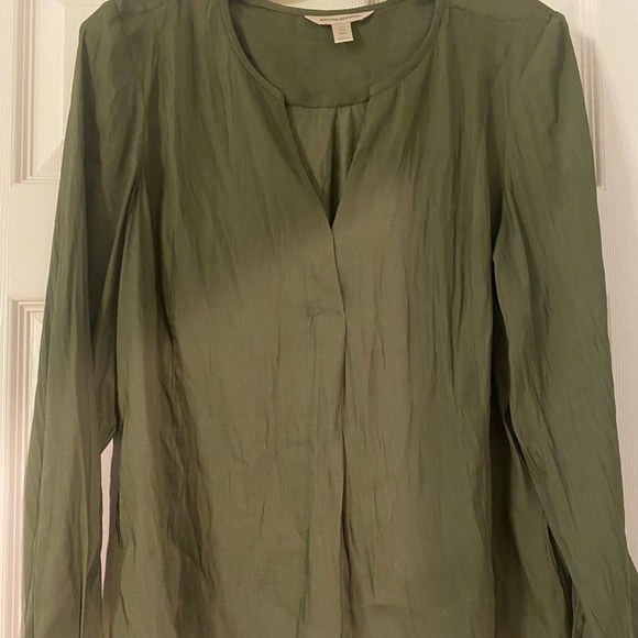 NWOT, Banana republic Blouse in Large in petite - Picture 2 of 3